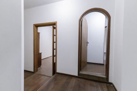 Casa para alugar com 500m², 7 quartos e 2 vagasCorredor