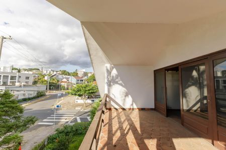 Casa para alugar com 500m², 7 quartos e 2 vagasSacada