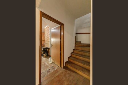 Casa para alugar com 500m², 7 quartos e 2 vagasEscada