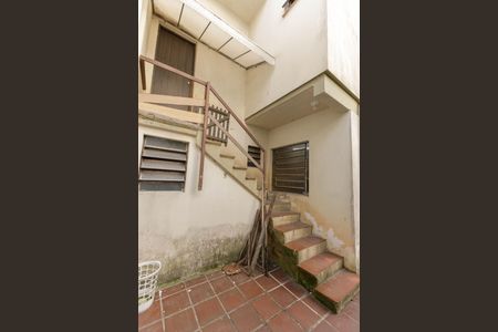 Casa para alugar com 500m², 7 quartos e 2 vagasEscada