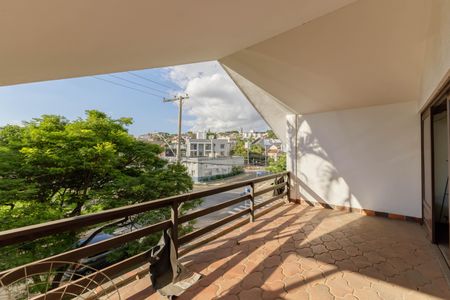 Casa para alugar com 500m², 7 quartos e 2 vagasSacada