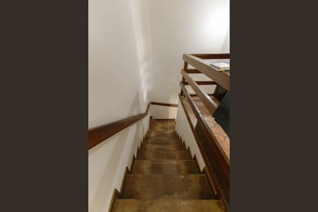 Casa para alugar com 500m², 7 quartos e 2 vagasEscada