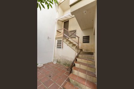 Casa para alugar com 500m², 7 quartos e 2 vagasEscada