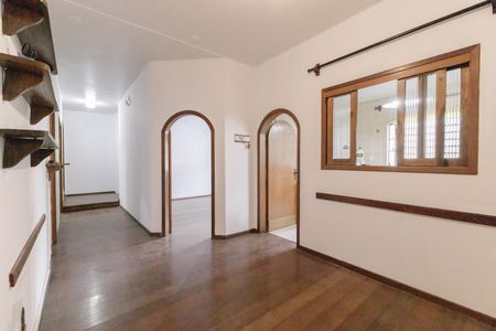 Casa para alugar com 500m², 7 quartos e 2 vagasCorredor