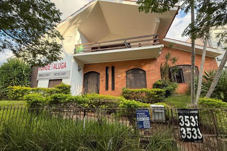 Casa para alugar com 500m², 7 quartos e 2 vagasFachada