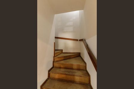 Casa para alugar com 500m², 7 quartos e 2 vagasEscada