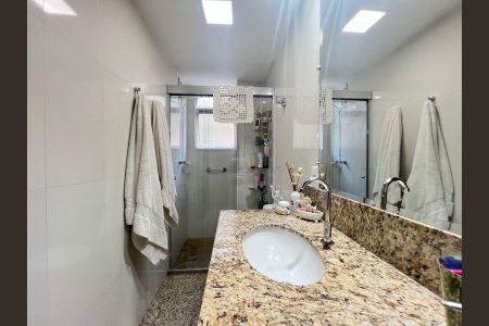 Apartamento à venda com 210m², 4 quartos e 3 vagasBanheiro da Suíte