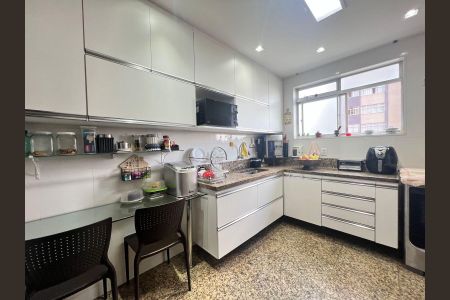 Apartamento à venda com 210m², 4 quartos e 3 vagasCozinha