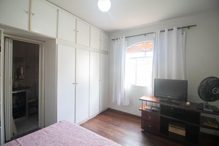 Casa à venda com 360m², 5 quartos e 4 vagasSuíte