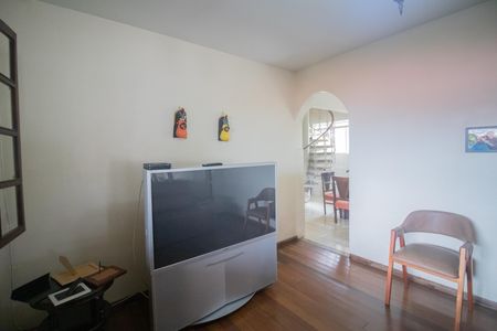 Casa à venda com 360m², 5 quartos e 4 vagasSala de TV