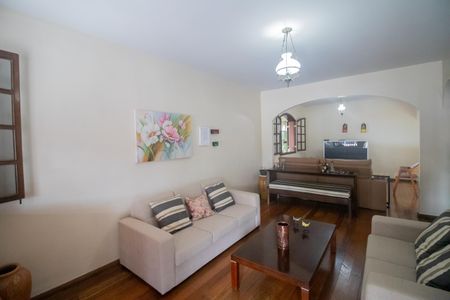 Casa à venda com 360m², 5 quartos e 4 vagasSala