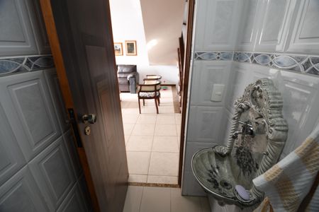 Casa de condomínio à venda com 300m², 3 quartos e 3 vagasLavabo