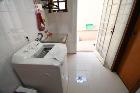 Casa de condomínio à venda com 300m², 3 quartos e 3 vagasÁrea de Serviço
