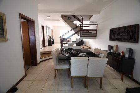 Casa de condomínio à venda com 300m², 3 quartos e 3 vagasSala de Jantar