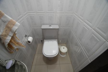 Casa de condomínio à venda com 300m², 3 quartos e 3 vagasLavabo