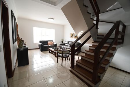 Casa de condomínio à venda com 300m², 3 quartos e 3 vagasSala