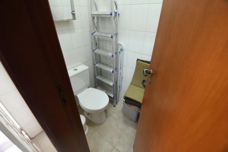 Casa de condomínio à venda com 300m², 3 quartos e 3 vagasBanheiro de serviço