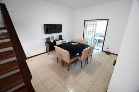 Casa de condomínio à venda com 300m², 3 quartos e 3 vagasSala de Jantar