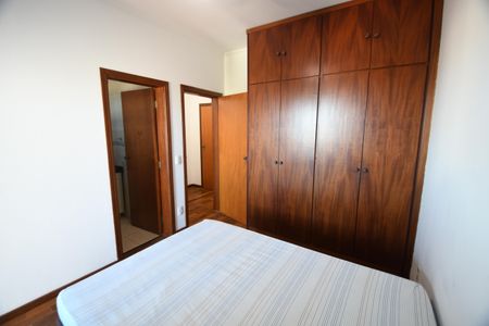 Casa de condomínio à venda com 300m², 3 quartos e 3 vagasSuíte 2