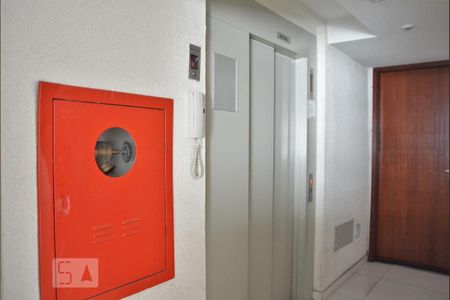 Apartamento à venda com 60m², 2 quartos e 1 vaga Apartamento à venda com 60m², 2 quartos e 1 vagaHall