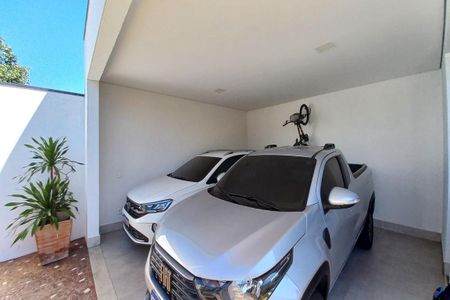 Casa à venda com 225m², 3 quartos e 2 vagasGaragem