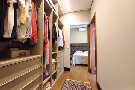 Casa à venda com 225m², 3 quartos e 2 vagasCloset da suíte