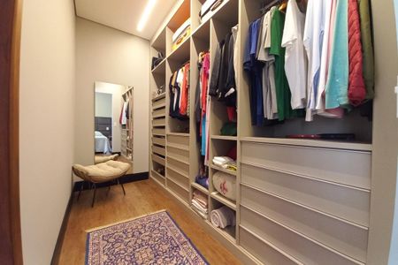 Casa à venda com 225m², 3 quartos e 2 vagasCloset da suíte