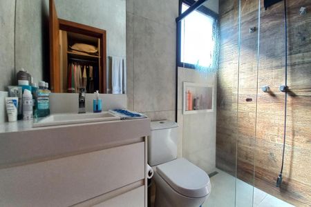 Casa à venda com 225m², 3 quartos e 2 vagasBanheiro da Suíte