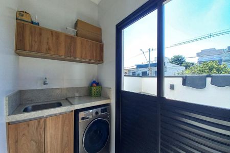 Casa à venda com 225m², 3 quartos e 2 vagasÁrea de Serviço