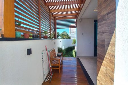 Casa à venda com 225m², 3 quartos e 2 vagasCorredor