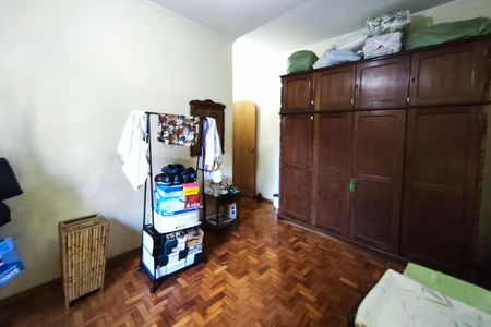 Casa à venda com 242m², 5 quartos e 5 vagas Casa à venda com 242m², 5 quartos e 5 vagasQuarto 1