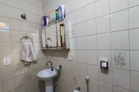 Casa à venda com 242m², 5 quartos e 5 vagas Casa à venda com 242m², 5 quartos e 5 vagasBanheiro 2