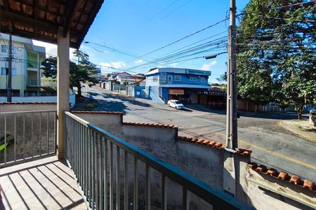 Casa à venda com 242m², 5 quartos e 5 vagas Casa à venda com 242m², 5 quartos e 5 vagasVaranda