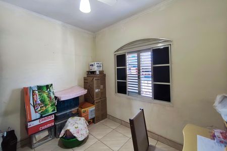 Casa à venda com 242m², 5 quartos e 5 vagas Casa à venda com 242m², 5 quartos e 5 vagasQuarto 4