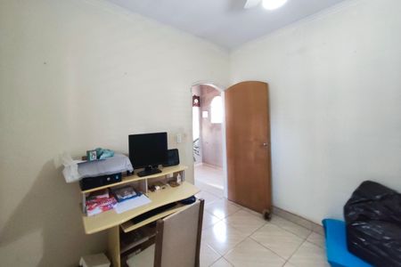 Casa à venda com 242m², 5 quartos e 5 vagas Casa à venda com 242m², 5 quartos e 5 vagasQuarto 4