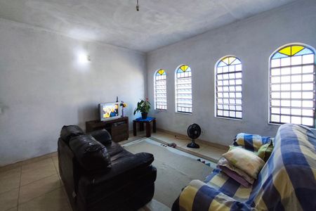 Casa à venda com 242m², 5 quartos e 5 vagas Casa à venda com 242m², 5 quartos e 5 vagasSala de Estar