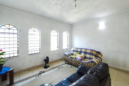 Casa à venda com 242m², 5 quartos e 5 vagas Casa à venda com 242m², 5 quartos e 5 vagasSala de Estar