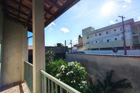 Casa à venda com 242m², 5 quartos e 5 vagas Casa à venda com 242m², 5 quartos e 5 vagasVaranda