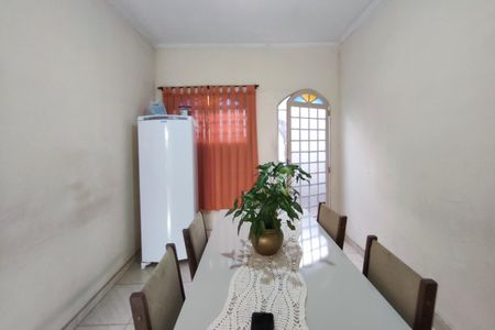 Casa à venda com 242m², 5 quartos e 5 vagas Casa à venda com 242m², 5 quartos e 5 vagasSala de Jantar