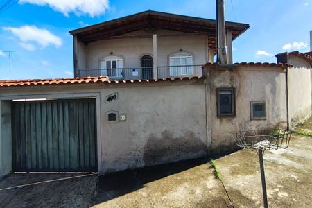 Casa à venda com 242m², 5 quartos e 5 vagas Casa à venda com 242m², 5 quartos e 5 vagasFachada