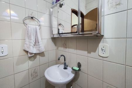 Casa à venda com 242m², 5 quartos e 5 vagas Casa à venda com 242m², 5 quartos e 5 vagasBanheiro 2