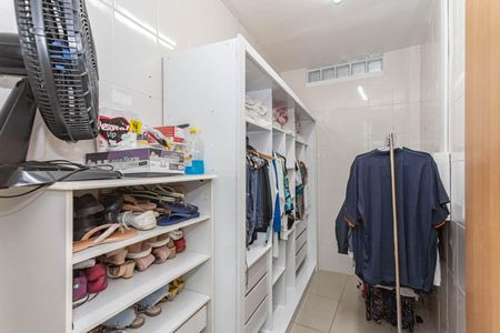 Casa à venda com 270m², 3 quartos e 4 vagasCloset da suíte