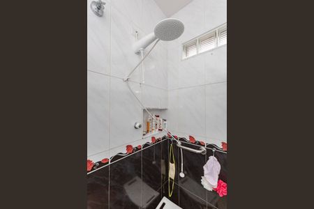 Casa à venda com 270m², 3 quartos e 4 vagasBanheiro