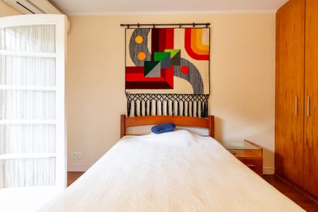 Casa à venda com 150m², 3 quartos e 2 vagas Casa à venda com 150m², 3 quartos e 2 vagasSuíte