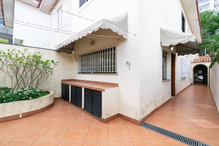 Casa à venda com 150m², 3 quartos e 2 vagas Casa à venda com 150m², 3 quartos e 2 vagasQuintal