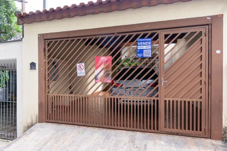 Casa à venda com 150m², 3 quartos e 2 vagas Casa à venda com 150m², 3 quartos e 2 vagasFachada