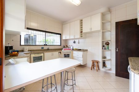 Casa à venda com 150m², 3 quartos e 2 vagas Casa à venda com 150m², 3 quartos e 2 vagasCozinha