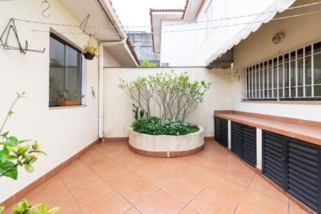 Casa à venda com 150m², 3 quartos e 2 vagas Casa à venda com 150m², 3 quartos e 2 vagasQuintal