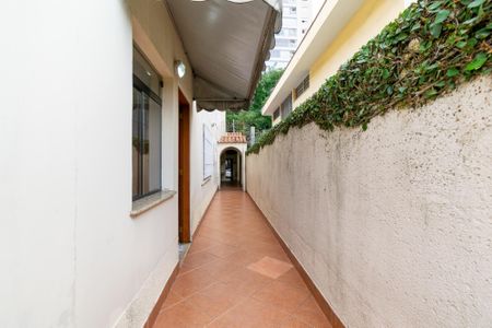 Casa à venda com 150m², 3 quartos e 2 vagas Casa à venda com 150m², 3 quartos e 2 vagasCorredor externo