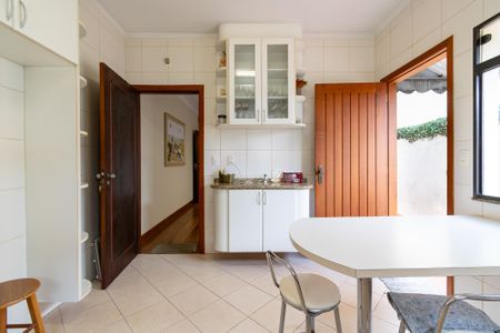 Casa à venda com 150m², 3 quartos e 2 vagas Casa à venda com 150m², 3 quartos e 2 vagasCozinha